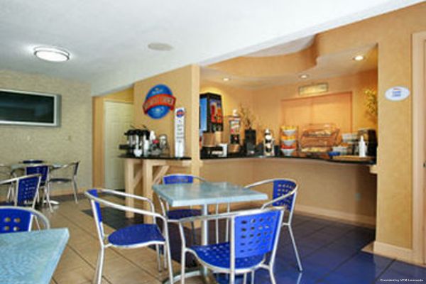 BAYMONT INN & SUITES BRANFORD (Stony Creek)